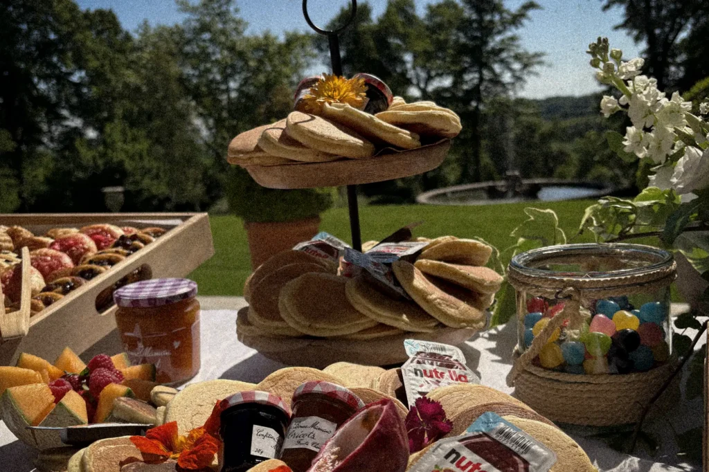 Gusti, traiteur à Tournon, valence grazzing table, événementiel, pro mariage, entreprises